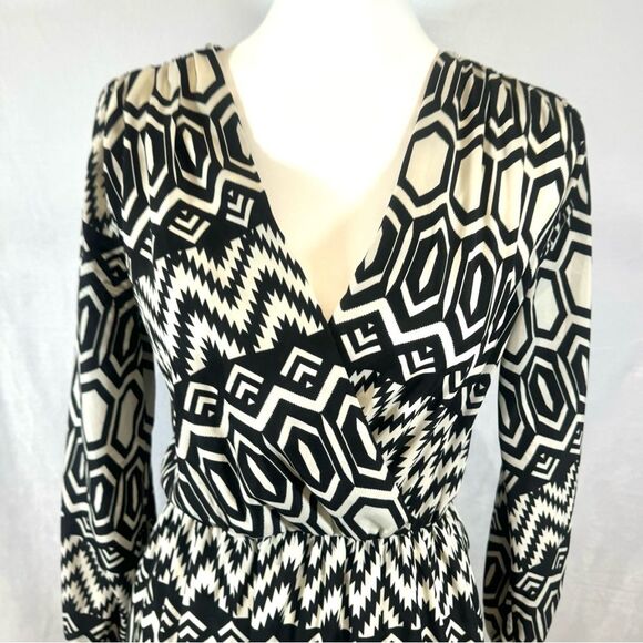 Long sleeve black and white geometric print faux wrap dress size medium - Picture 2 of 5